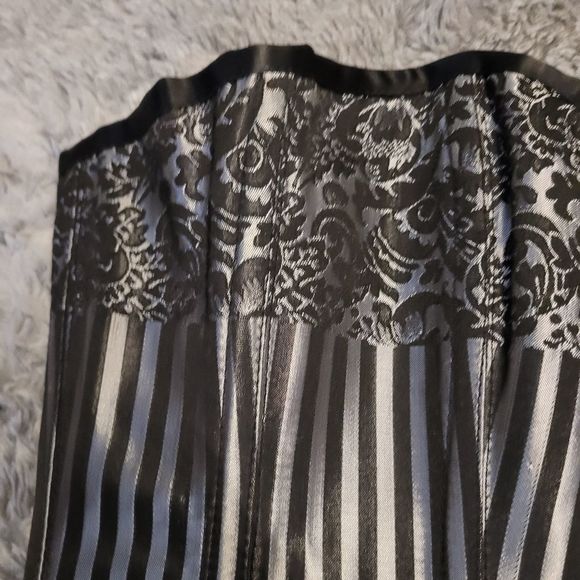 New True Steel boned striped Corset. - Picture 3 of 12